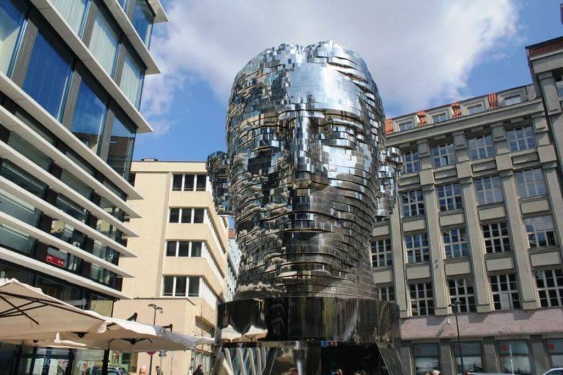 Αξιοθέατα της Πράγας: Κεφάλι του Φραντς Κάφκα