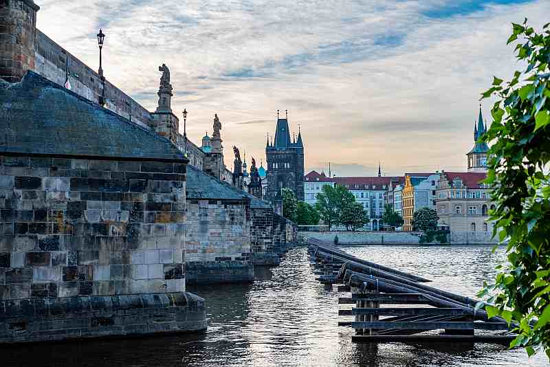 Μια μέρα στην Πράγα - Γέφυρα του Καρόλου από το νησί Κάμπα