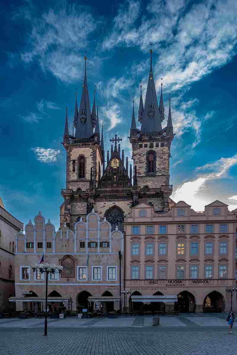 Μια μέρα στην Πράγα - Εκκλησία της Παναγίας του Τύν στην Πλατεία της Παλιάς Πόλης