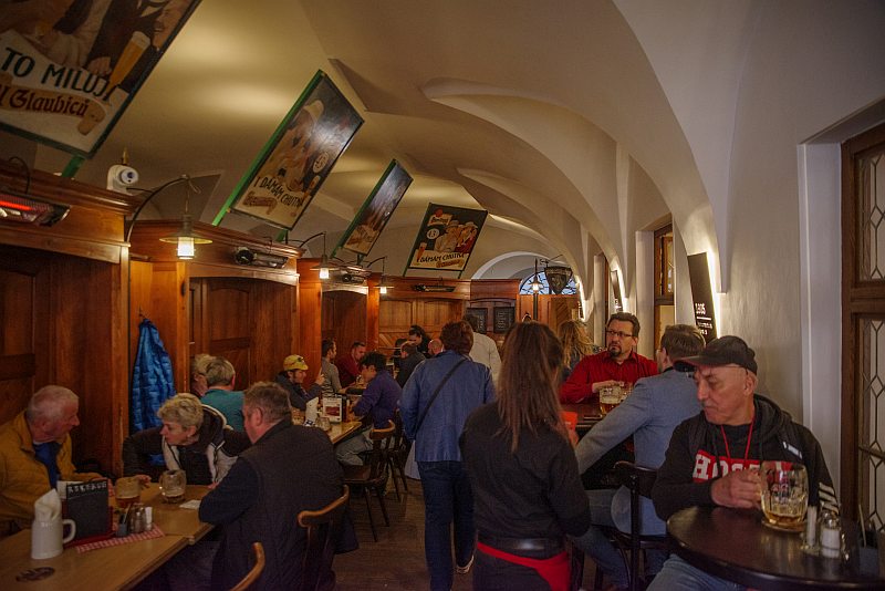 Παραδοσιακή τσεχική μπιραρία στην Μικρή Πόλη της Πράγας - U Glaubicu