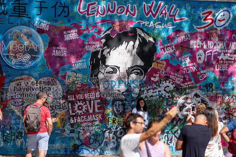 Τοίχος του Τζον Λένον στην Πράγα
